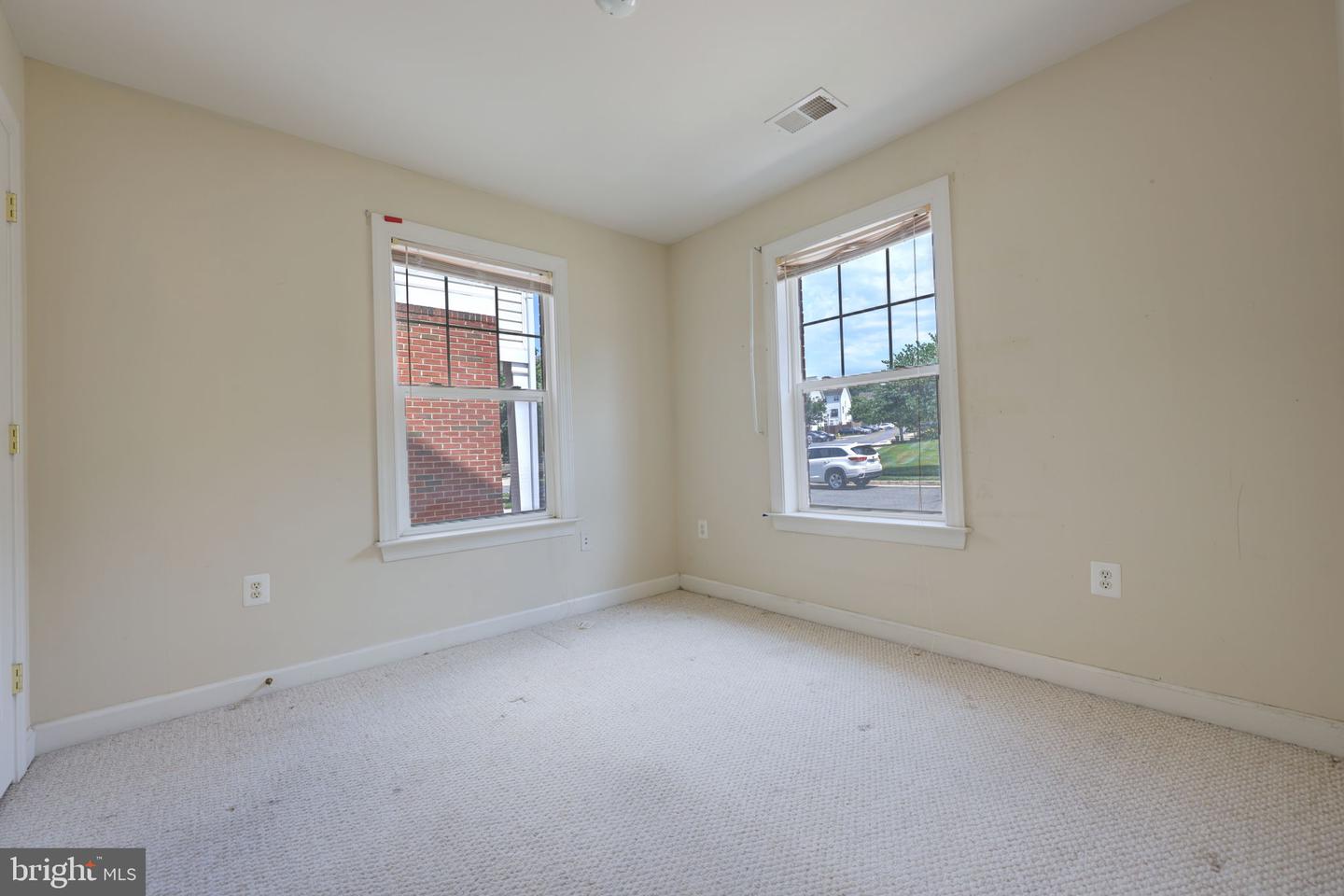 8182 COBBLE POND WAY, MANASSAS, Virginia 20111, 4 Bedrooms Bedrooms, ,3 BathroomsBathrooms,Residential,For sale,8182 COBBLE POND WAY,VAPW2096622 MLS # VAPW2096622