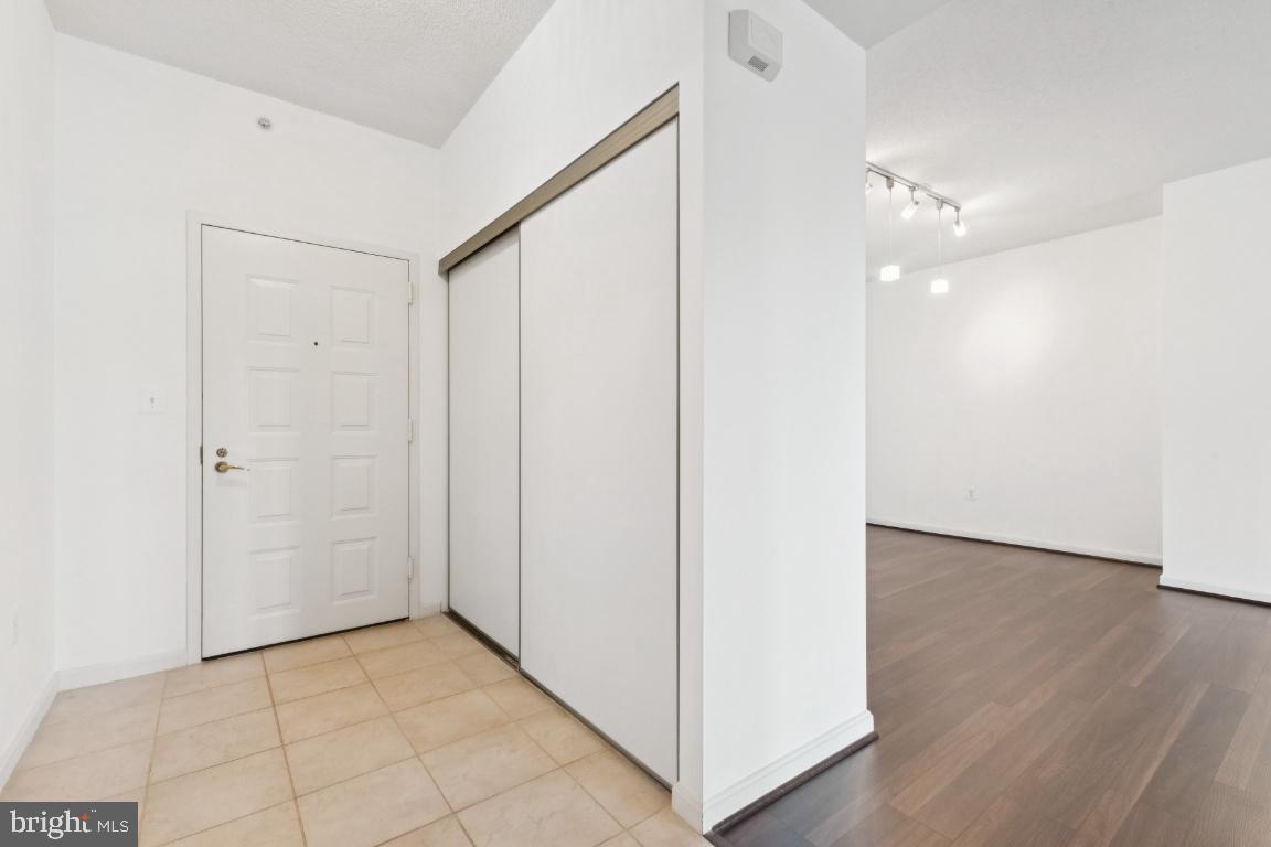 19355 CYPRESS RIDGE TER #423, LEESBURG, Virginia 20176, 2 Bedrooms Bedrooms, 10 Rooms Rooms,2 BathroomsBathrooms,Residential,For sale,19355 CYPRESS RIDGE TER #423,VALO2103500 MLS # VALO2103500
