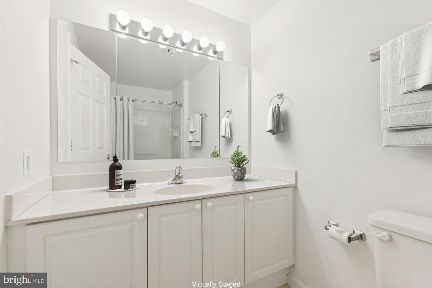19355 CYPRESS RIDGE TER #423, LEESBURG, Virginia 20176, 2 Bedrooms Bedrooms, 10 Rooms Rooms,2 BathroomsBathrooms,Residential,For sale,19355 CYPRESS RIDGE TER #423,VALO2103500 MLS # VALO2103500