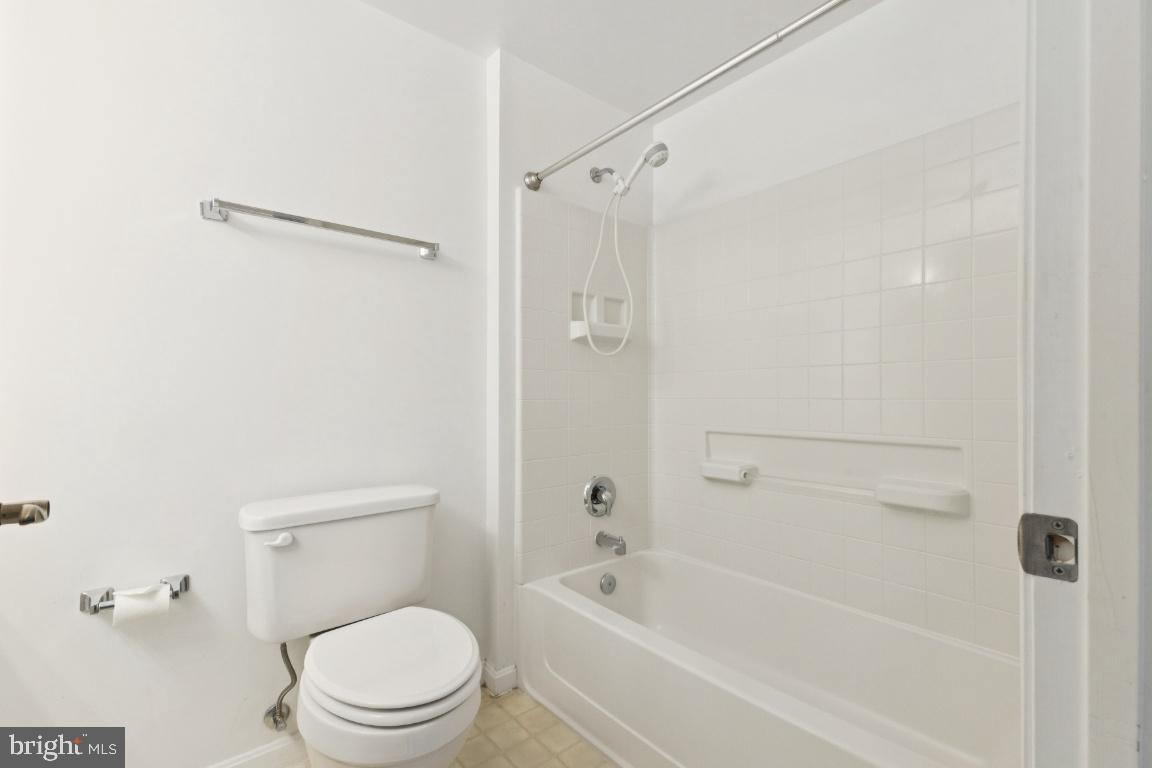 19355 CYPRESS RIDGE TER #423, LEESBURG, Virginia 20176, 2 Bedrooms Bedrooms, 10 Rooms Rooms,2 BathroomsBathrooms,Residential,For sale,19355 CYPRESS RIDGE TER #423,VALO2103500 MLS # VALO2103500