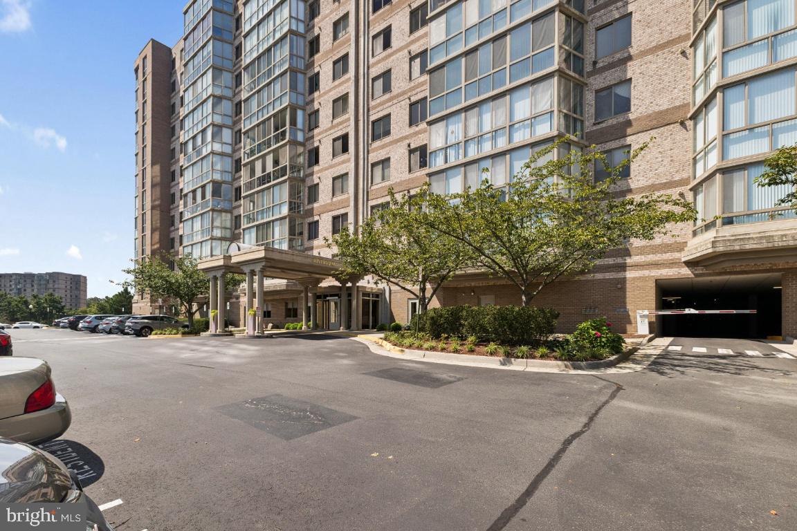 19355 CYPRESS RIDGE TER #423, LEESBURG, Virginia 20176, 2 Bedrooms Bedrooms, 10 Rooms Rooms,2 BathroomsBathrooms,Residential,For sale,19355 CYPRESS RIDGE TER #423,VALO2103500 MLS # VALO2103500