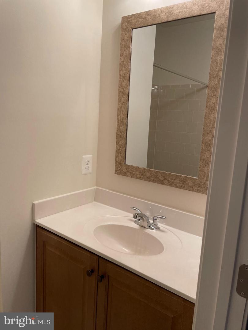 22992 BROOKSBANK, BRAMBLETON, Virginia 20148, 4 Bedrooms Bedrooms, 8 Rooms Rooms,3 BathroomsBathrooms,Residential,For sale,22992 BROOKSBANK,VALO2103890 MLS # VALO2103890