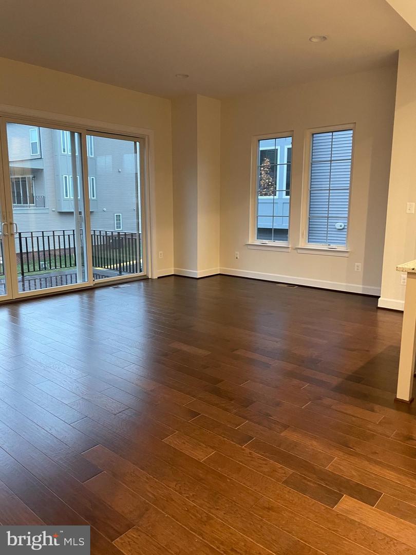 22992 BROOKSBANK, BRAMBLETON, Virginia 20148, 4 Bedrooms Bedrooms, 8 Rooms Rooms,3 BathroomsBathrooms,Residential,For sale,22992 BROOKSBANK,VALO2103890 MLS # VALO2103890