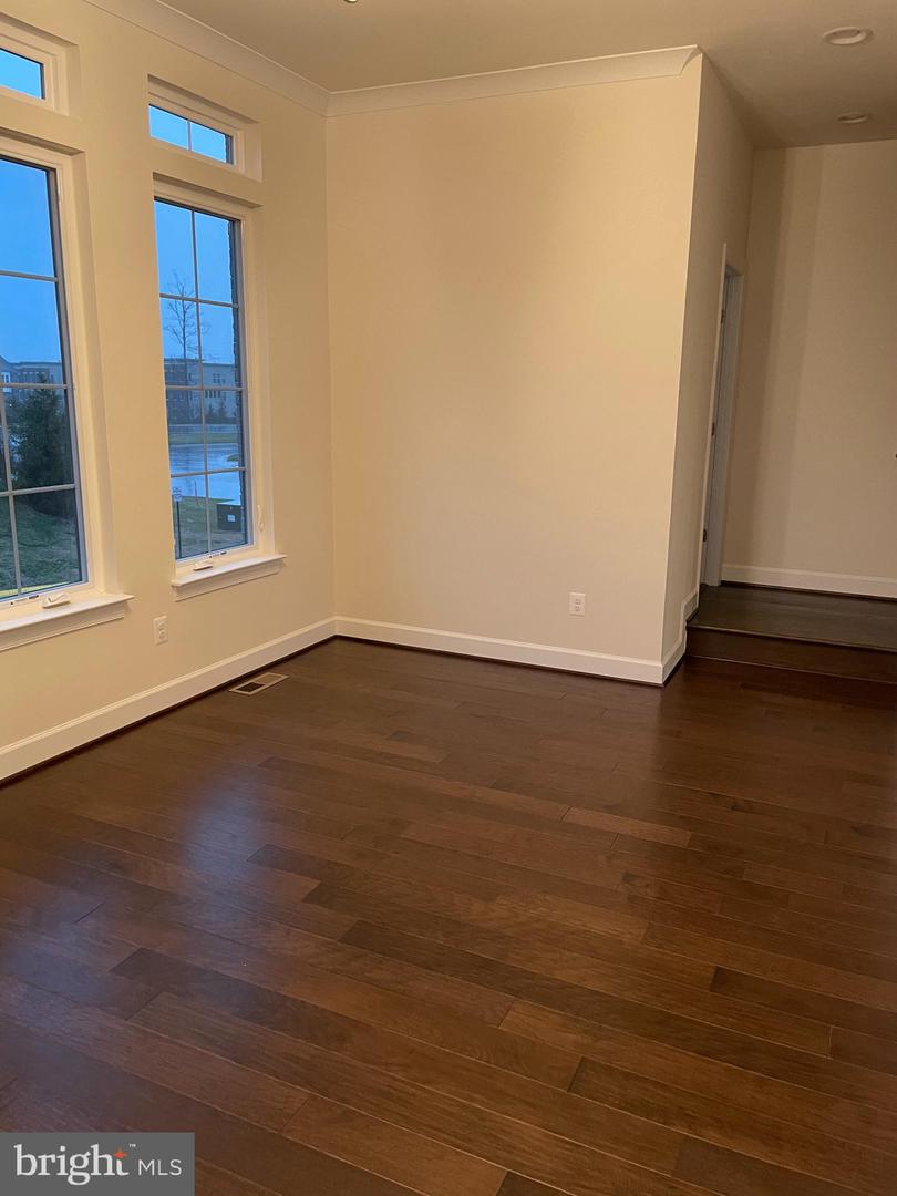 22992 BROOKSBANK, BRAMBLETON, Virginia 20148, 4 Bedrooms Bedrooms, 8 Rooms Rooms,3 BathroomsBathrooms,Residential,For sale,22992 BROOKSBANK,VALO2103890 MLS # VALO2103890
