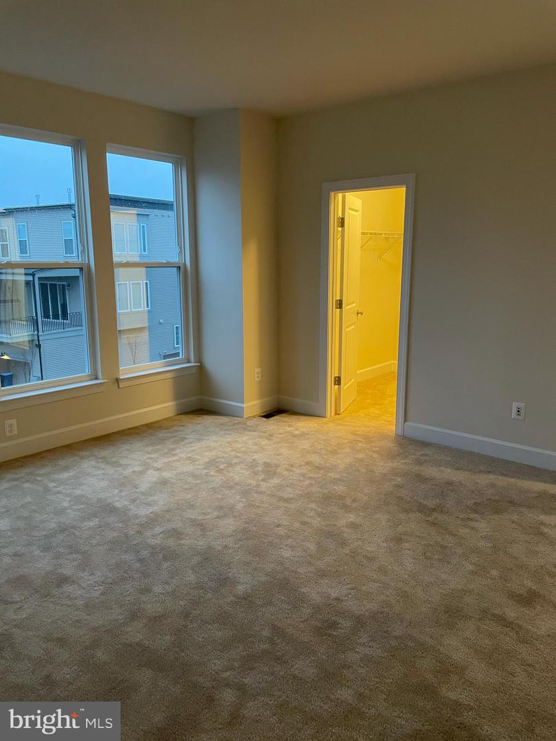22992 BROOKSBANK, BRAMBLETON, Virginia 20148, 4 Bedrooms Bedrooms, 8 Rooms Rooms,3 BathroomsBathrooms,Residential,For sale,22992 BROOKSBANK,VALO2103890 MLS # VALO2103890