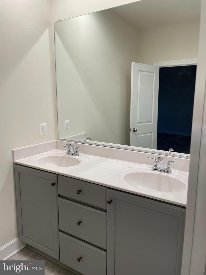 22992 BROOKSBANK, BRAMBLETON, Virginia 20148, 4 Bedrooms Bedrooms, 8 Rooms Rooms,3 BathroomsBathrooms,Residential,For sale,22992 BROOKSBANK,VALO2103890 MLS # VALO2103890