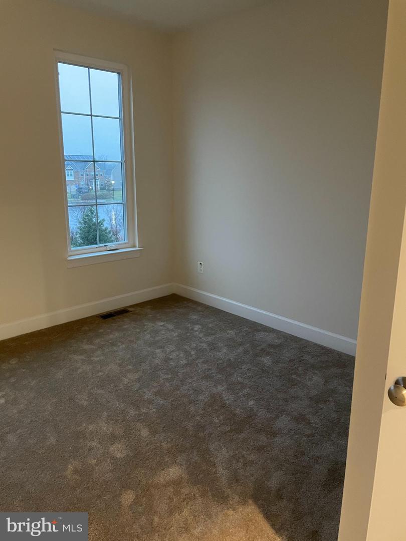 22992 BROOKSBANK, BRAMBLETON, Virginia 20148, 4 Bedrooms Bedrooms, 8 Rooms Rooms,3 BathroomsBathrooms,Residential,For sale,22992 BROOKSBANK,VALO2103890 MLS # VALO2103890