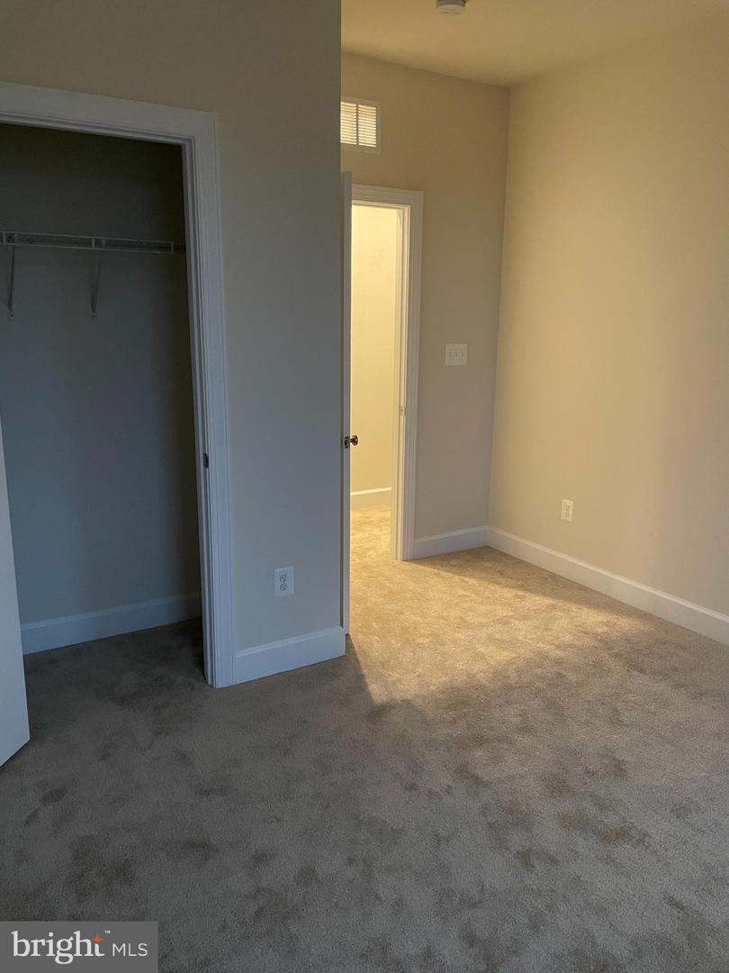 22992 BROOKSBANK, BRAMBLETON, Virginia 20148, 4 Bedrooms Bedrooms, 8 Rooms Rooms,3 BathroomsBathrooms,Residential,For sale,22992 BROOKSBANK,VALO2103890 MLS # VALO2103890