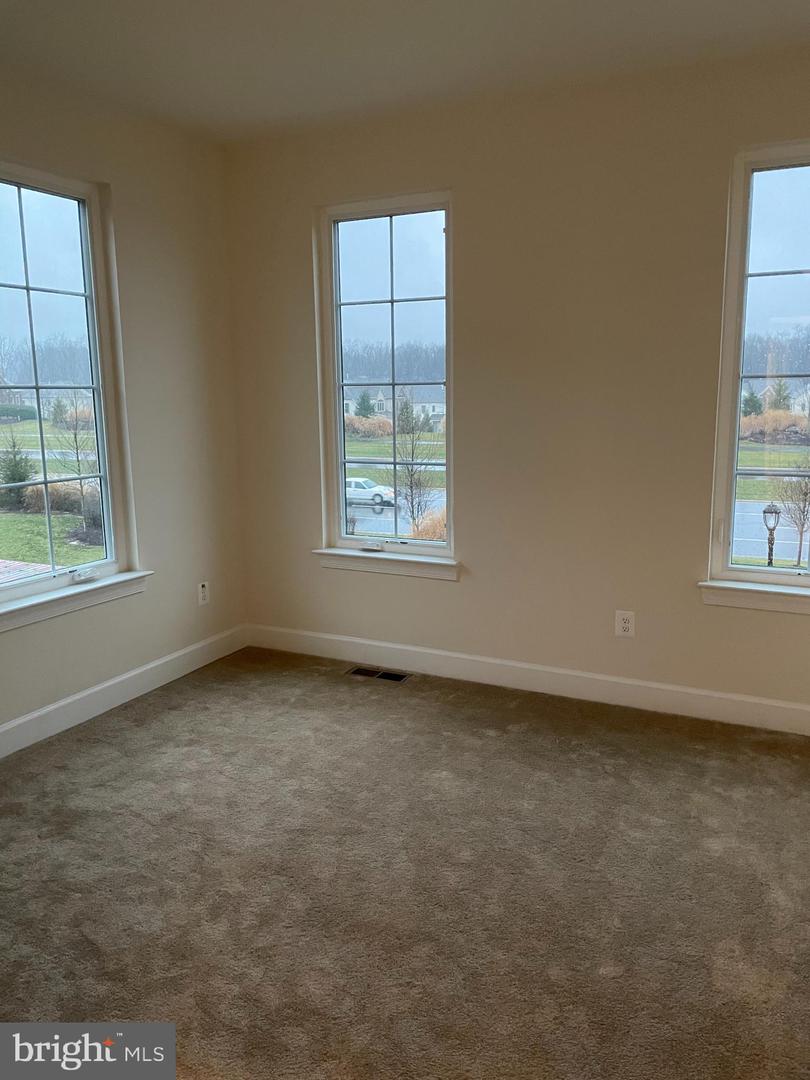 22992 BROOKSBANK, BRAMBLETON, Virginia 20148, 4 Bedrooms Bedrooms, 8 Rooms Rooms,3 BathroomsBathrooms,Residential,For sale,22992 BROOKSBANK,VALO2103890 MLS # VALO2103890