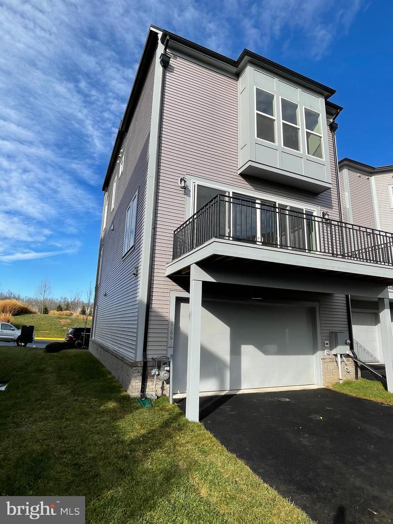 22992 BROOKSBANK, BRAMBLETON, Virginia 20148, 4 Bedrooms Bedrooms, 8 Rooms Rooms,3 BathroomsBathrooms,Residential,For sale,22992 BROOKSBANK,VALO2103890 MLS # VALO2103890