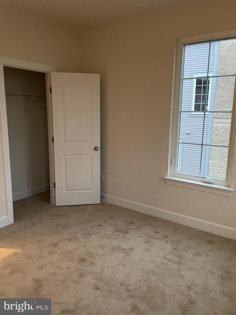 22992 BROOKSBANK, BRAMBLETON, Virginia 20148, 4 Bedrooms Bedrooms, 8 Rooms Rooms,3 BathroomsBathrooms,Residential,For sale,22992 BROOKSBANK,VALO2103890 MLS # VALO2103890