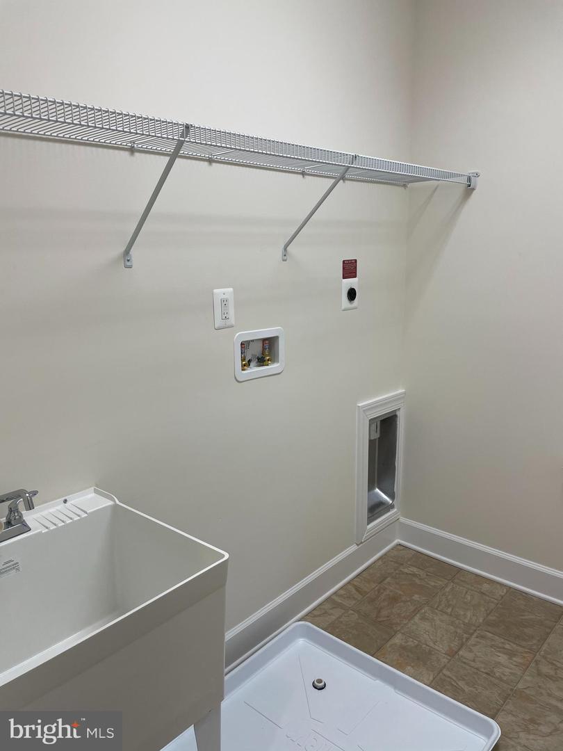 22992 BROOKSBANK, BRAMBLETON, Virginia 20148, 4 Bedrooms Bedrooms, 8 Rooms Rooms,3 BathroomsBathrooms,Residential,For sale,22992 BROOKSBANK,VALO2103890 MLS # VALO2103890