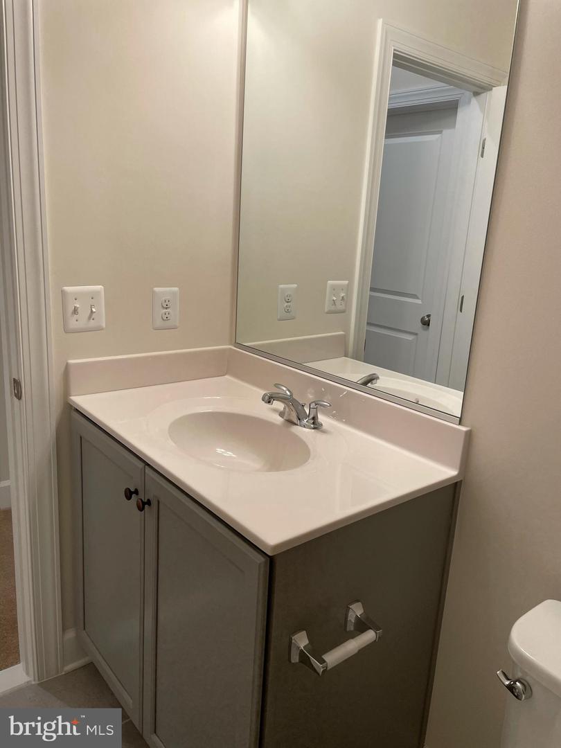 22992 BROOKSBANK, BRAMBLETON, Virginia 20148, 4 Bedrooms Bedrooms, 8 Rooms Rooms,3 BathroomsBathrooms,Residential,For sale,22992 BROOKSBANK,VALO2103890 MLS # VALO2103890