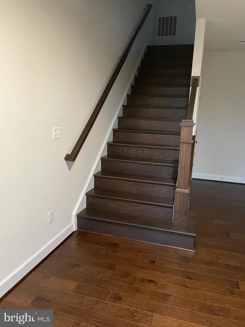 22992 BROOKSBANK, BRAMBLETON, Virginia 20148, 4 Bedrooms Bedrooms, 8 Rooms Rooms,3 BathroomsBathrooms,Residential,For sale,22992 BROOKSBANK,VALO2103890 MLS # VALO2103890