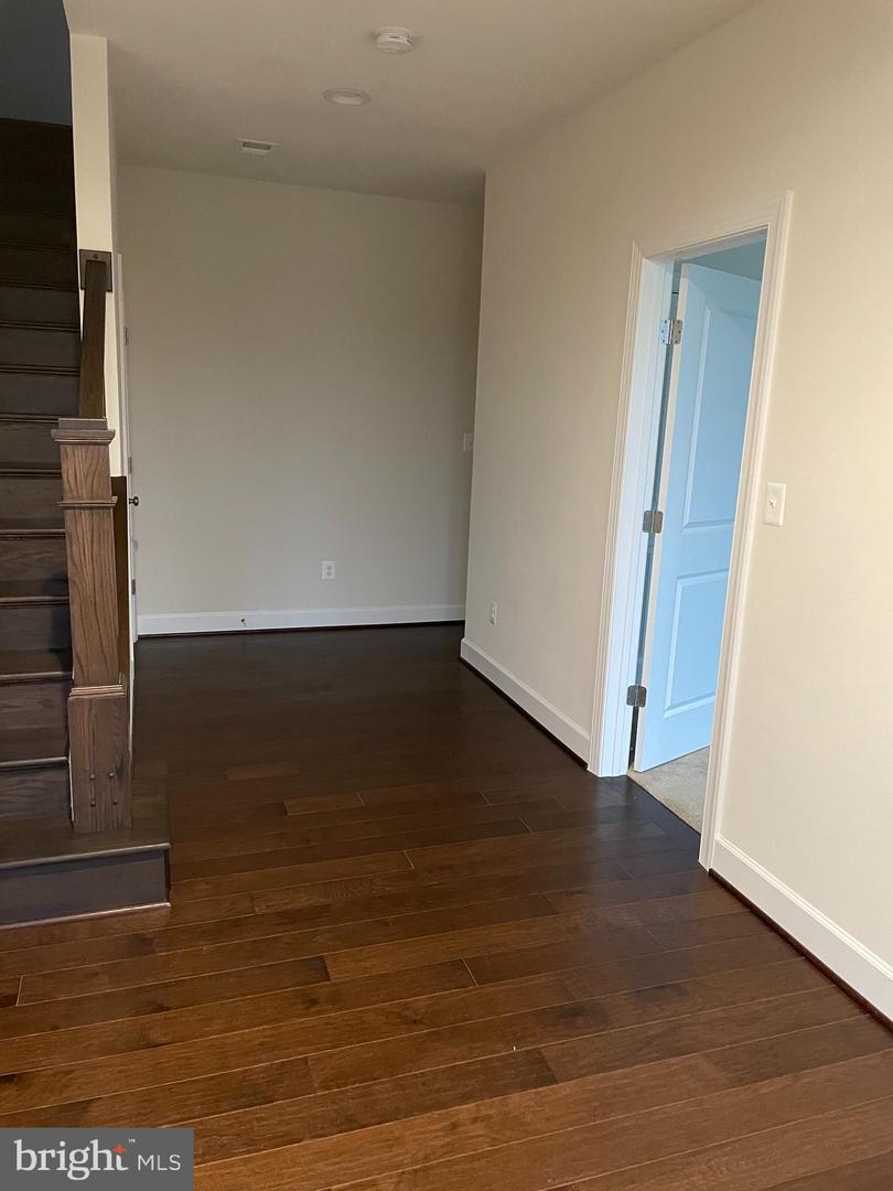 22992 BROOKSBANK, BRAMBLETON, Virginia 20148, 4 Bedrooms Bedrooms, 8 Rooms Rooms,3 BathroomsBathrooms,Residential,For sale,22992 BROOKSBANK,VALO2103890 MLS # VALO2103890