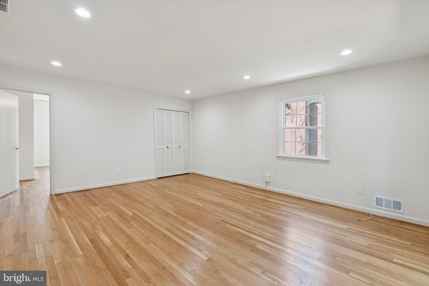 2827 ELLICOTT ST NW, WASHINGTON, District Of Columbia 20008, 5 Bedrooms Bedrooms, ,4 BathroomsBathrooms,Residential,For sale,2827 ELLICOTT ST NW,DCDC2210420 MLS # DCDC2210420