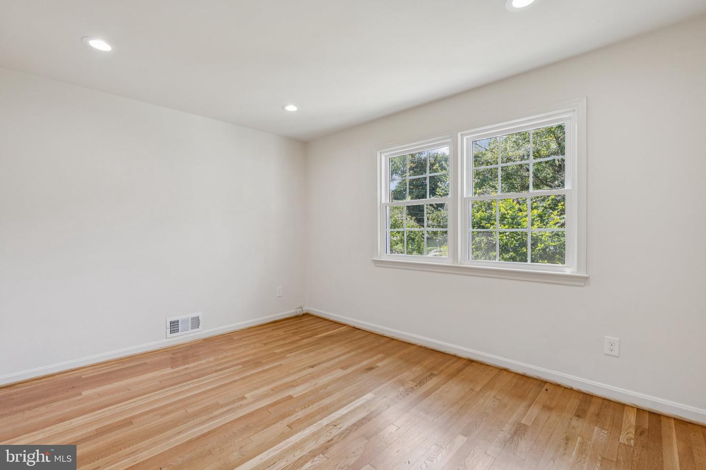 2827 ELLICOTT ST NW, WASHINGTON, District Of Columbia 20008, 5 Bedrooms Bedrooms, ,4 BathroomsBathrooms,Residential,For sale,2827 ELLICOTT ST NW,DCDC2210420 MLS # DCDC2210420