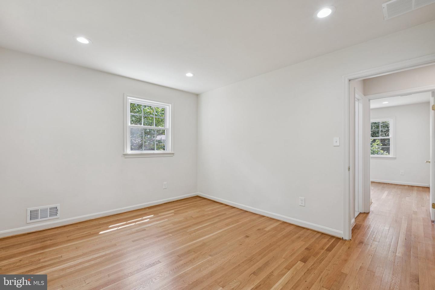 2827 ELLICOTT ST NW, WASHINGTON, District Of Columbia 20008, 5 Bedrooms Bedrooms, ,4 BathroomsBathrooms,Residential,For sale,2827 ELLICOTT ST NW,DCDC2210420 MLS # DCDC2210420