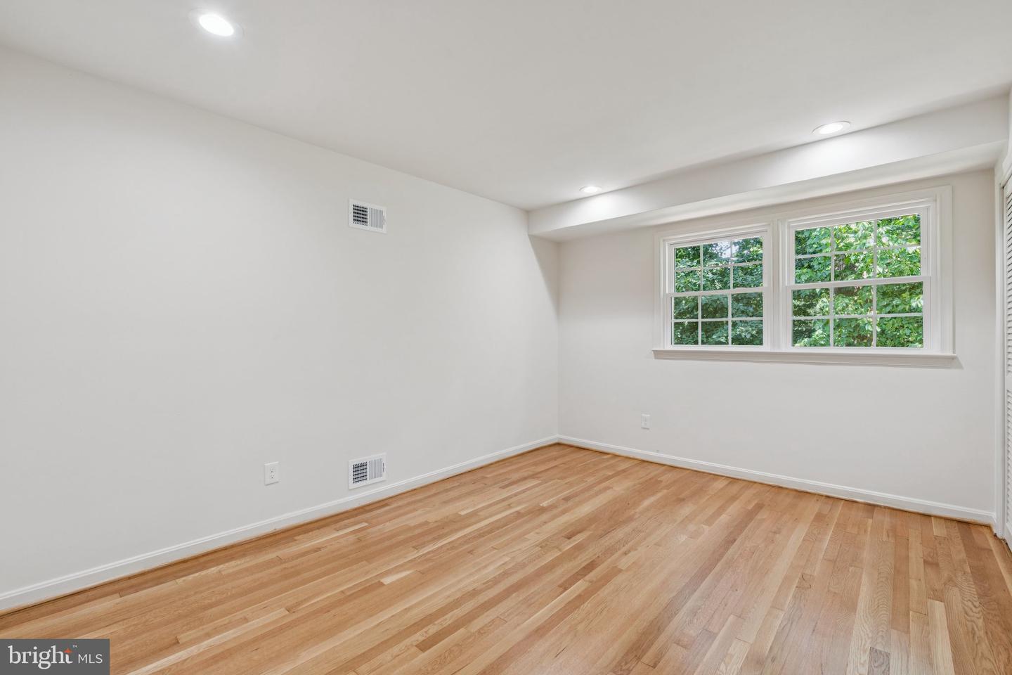 2827 ELLICOTT ST NW, WASHINGTON, District Of Columbia 20008, 5 Bedrooms Bedrooms, ,4 BathroomsBathrooms,Residential,For sale,2827 ELLICOTT ST NW,DCDC2210420 MLS # DCDC2210420