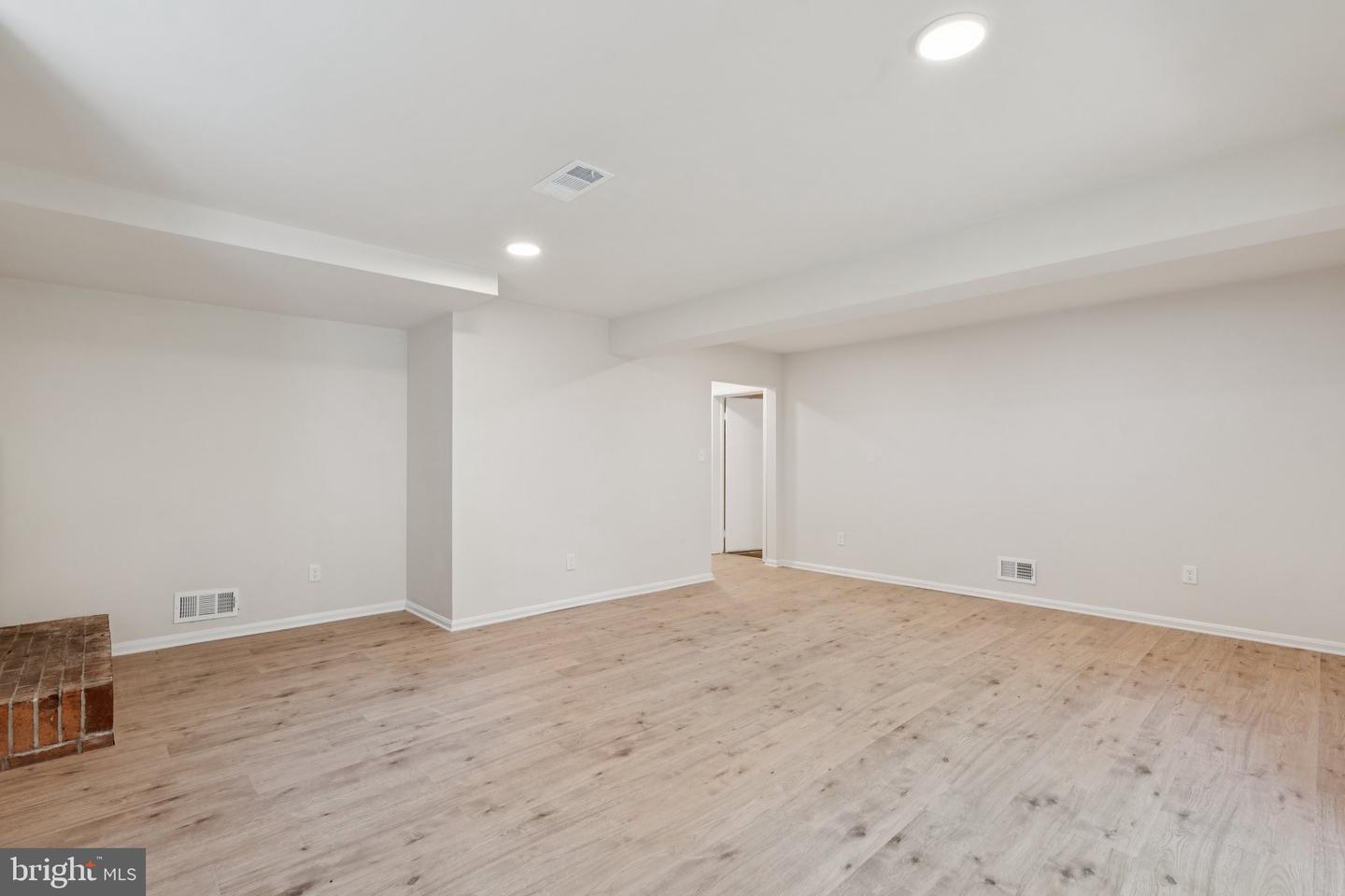 2827 ELLICOTT ST NW, WASHINGTON, District Of Columbia 20008, 5 Bedrooms Bedrooms, ,4 BathroomsBathrooms,Residential,For sale,2827 ELLICOTT ST NW,DCDC2210420 MLS # DCDC2210420