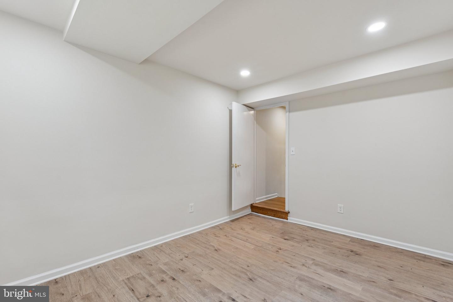 2827 ELLICOTT ST NW, WASHINGTON, District Of Columbia 20008, 5 Bedrooms Bedrooms, ,4 BathroomsBathrooms,Residential,For sale,2827 ELLICOTT ST NW,DCDC2210420 MLS # DCDC2210420