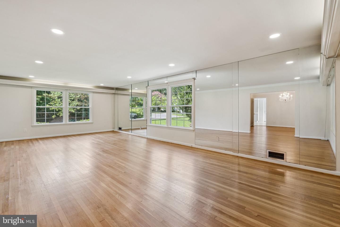 2827 ELLICOTT ST NW, WASHINGTON, District Of Columbia 20008, 5 Bedrooms Bedrooms, ,4 BathroomsBathrooms,Residential,For sale,2827 ELLICOTT ST NW,DCDC2210420 MLS # DCDC2210420