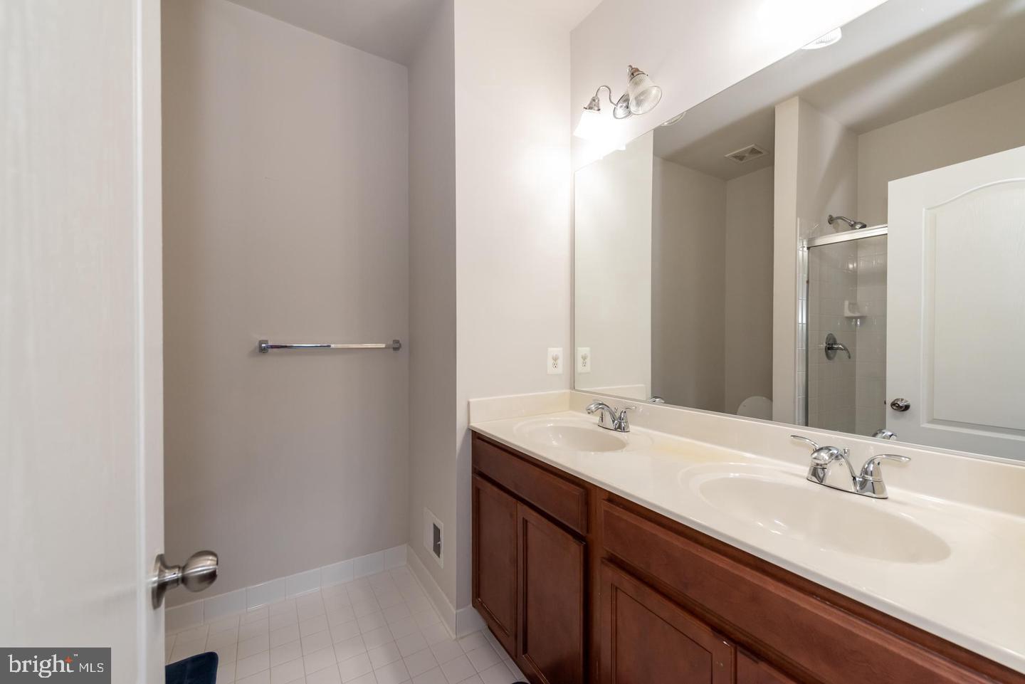 4232 POTOMAC HIGHLANDS CIR, TRIANGLE, Virginia 22172, 3 Bedrooms Bedrooms, ,3 BathroomsBathrooms,Residential,For sale,4232 POTOMAC HIGHLANDS CIR,VAPW2099934 MLS # VAPW2099934