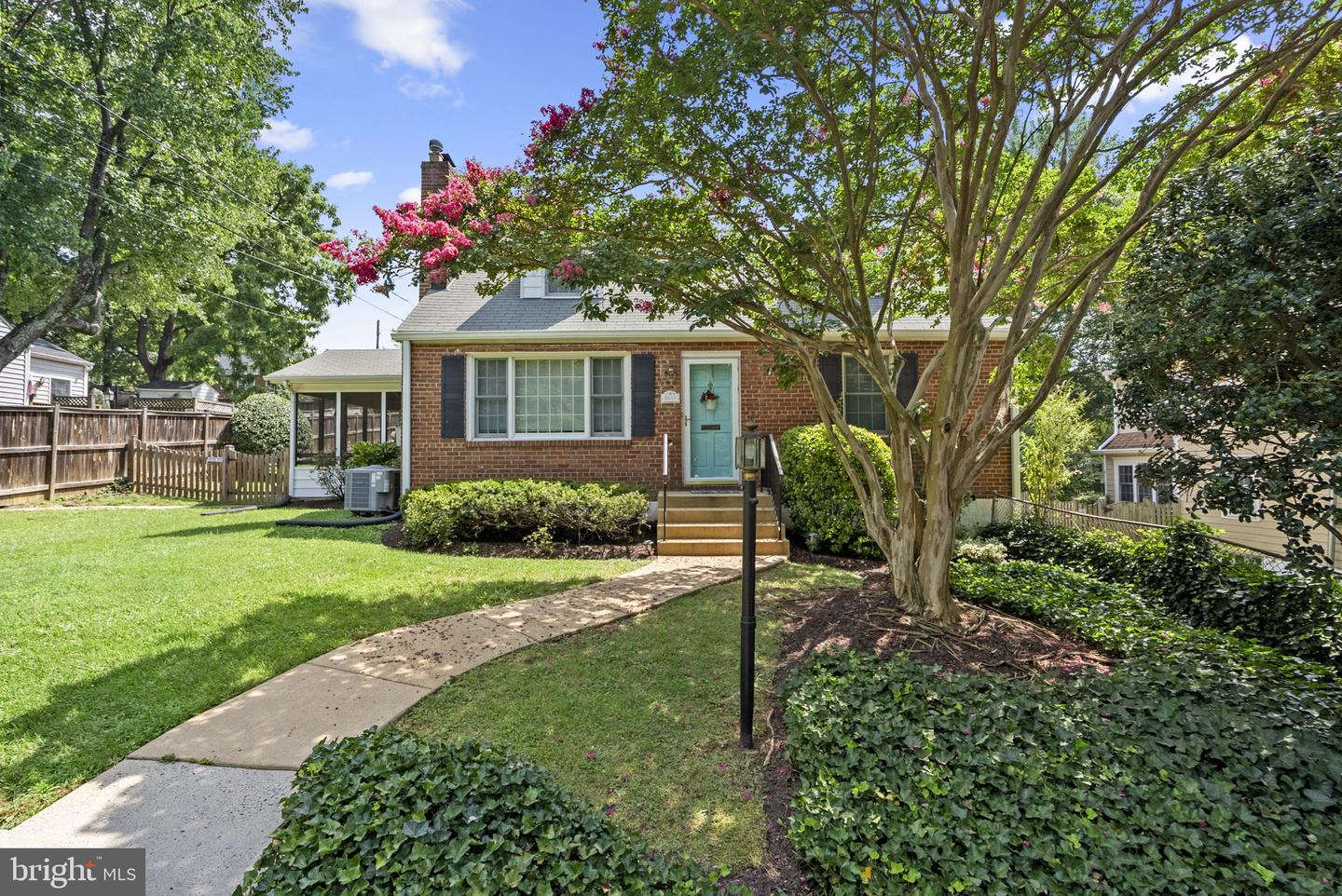 2835 W GEORGE MASON RD, FALLS CHURCH, Virginia 22042, 4 Bedrooms Bedrooms, ,2 BathroomsBathrooms,Residential,For sale,2835 W GEORGE MASON RD,VAFX2258576 MLS # VAFX2258576