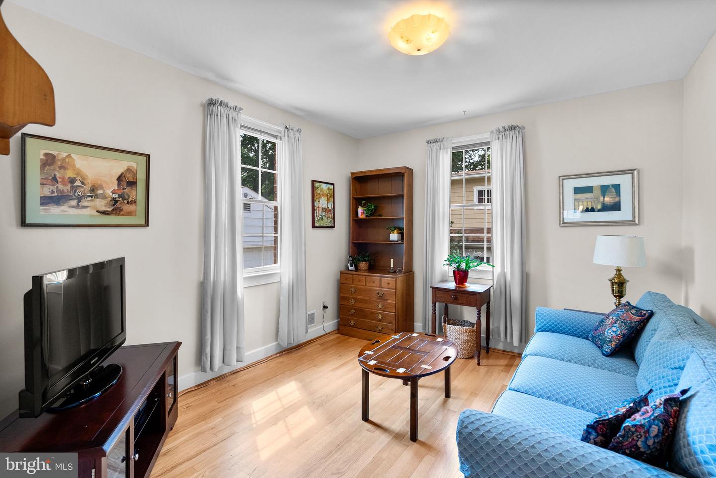 2835 W GEORGE MASON RD, FALLS CHURCH, Virginia 22042, 4 Bedrooms Bedrooms, ,2 BathroomsBathrooms,Residential,For sale,2835 W GEORGE MASON RD,VAFX2258576 MLS # VAFX2258576