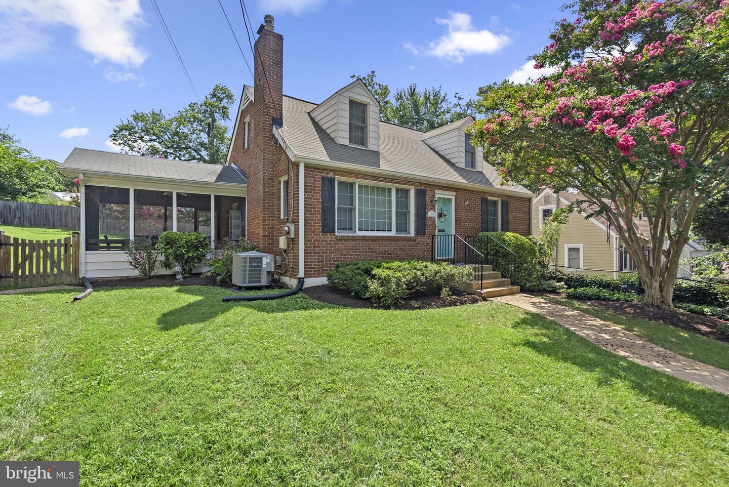 2835 W GEORGE MASON RD, FALLS CHURCH, Virginia 22042, 4 Bedrooms Bedrooms, ,2 BathroomsBathrooms,Residential,For sale,2835 W GEORGE MASON RD,VAFX2258576 MLS # VAFX2258576
