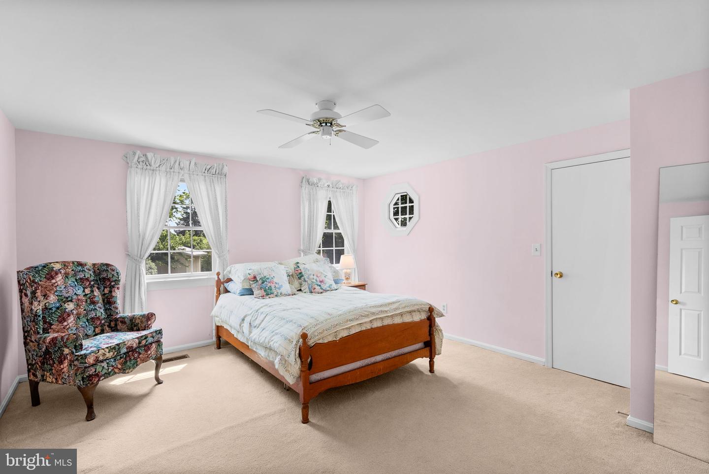 2835 W GEORGE MASON RD, FALLS CHURCH, Virginia 22042, 4 Bedrooms Bedrooms, ,2 BathroomsBathrooms,Residential,For sale,2835 W GEORGE MASON RD,VAFX2258576 MLS # VAFX2258576