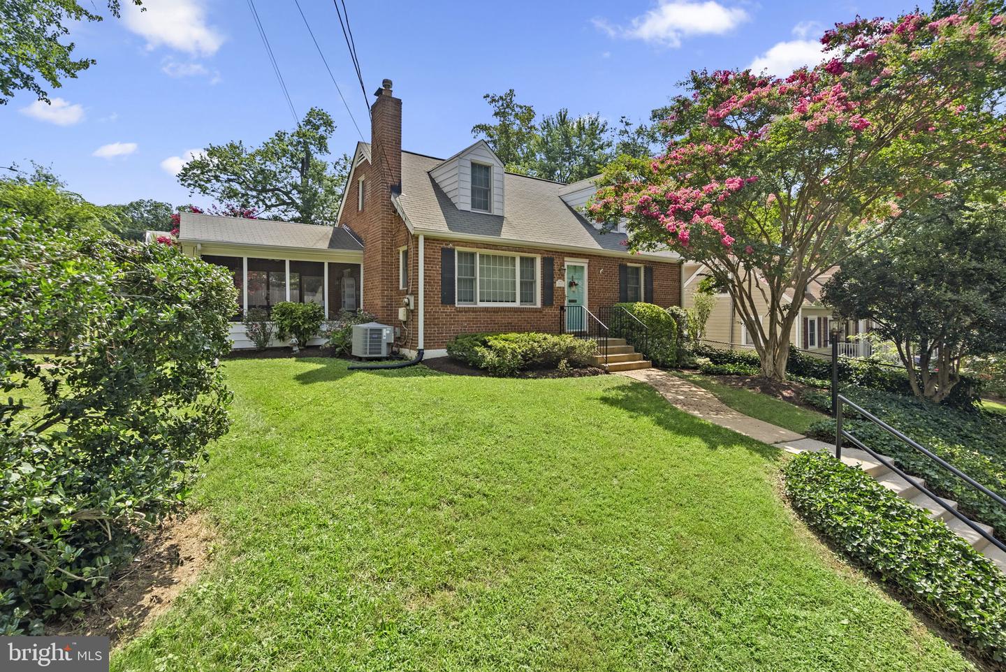 2835 W GEORGE MASON RD, FALLS CHURCH, Virginia 22042, 4 Bedrooms Bedrooms, ,2 BathroomsBathrooms,Residential,For sale,2835 W GEORGE MASON RD,VAFX2258576 MLS # VAFX2258576
