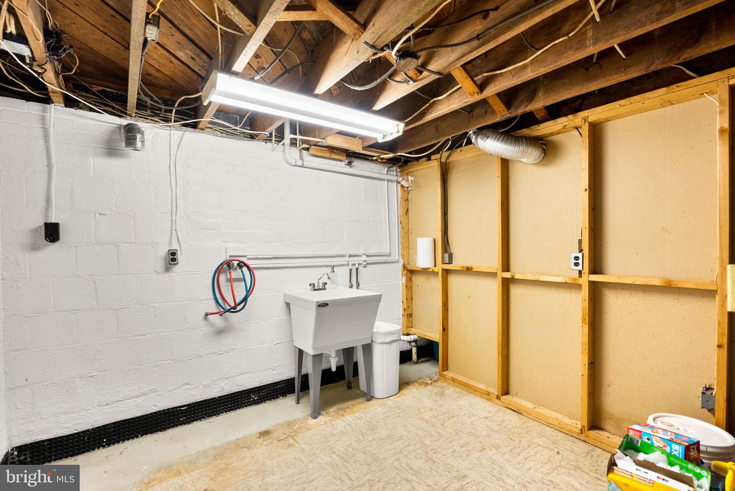 2835 W GEORGE MASON RD, FALLS CHURCH, Virginia 22042, 4 Bedrooms Bedrooms, ,2 BathroomsBathrooms,Residential,For sale,2835 W GEORGE MASON RD,VAFX2258576 MLS # VAFX2258576