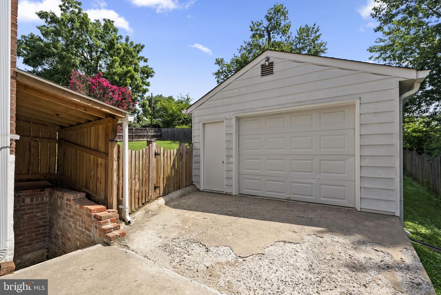 2835 W GEORGE MASON RD, FALLS CHURCH, Virginia 22042, 4 Bedrooms Bedrooms, ,2 BathroomsBathrooms,Residential,For sale,2835 W GEORGE MASON RD,VAFX2258576 MLS # VAFX2258576
