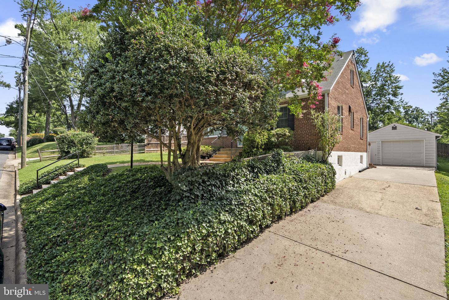 2835 W GEORGE MASON RD, FALLS CHURCH, Virginia 22042, 4 Bedrooms Bedrooms, ,2 BathroomsBathrooms,Residential,For sale,2835 W GEORGE MASON RD,VAFX2258576 MLS # VAFX2258576