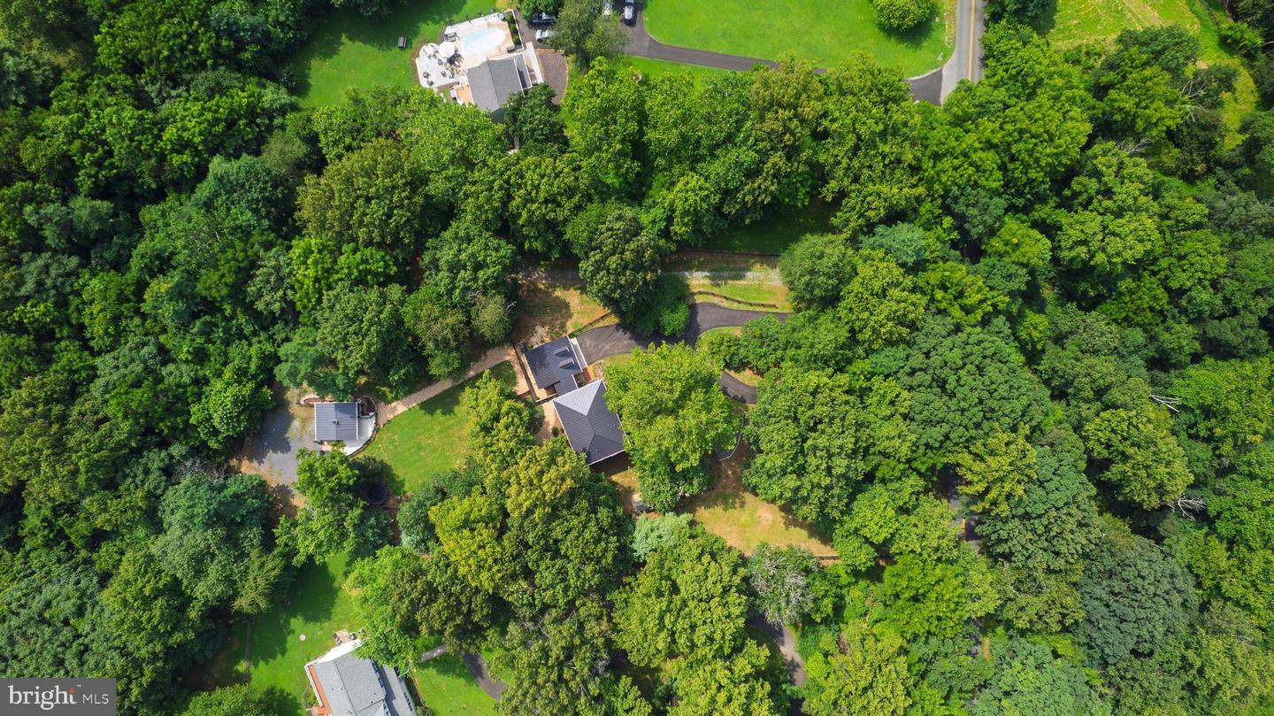 35330 SCOTLAND HEIGHTS RD, ROUND HILL, Virginia 20141, 5 Bedrooms Bedrooms, ,3 BathroomsBathrooms,Residential,For sale,35330 SCOTLAND HEIGHTS RD,VALO2103880 MLS # VALO2103880
