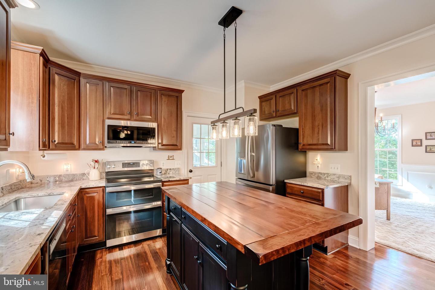 35330 SCOTLAND HEIGHTS RD, ROUND HILL, Virginia 20141, 5 Bedrooms Bedrooms, ,3 BathroomsBathrooms,Residential,For sale,35330 SCOTLAND HEIGHTS RD,VALO2103880 MLS # VALO2103880