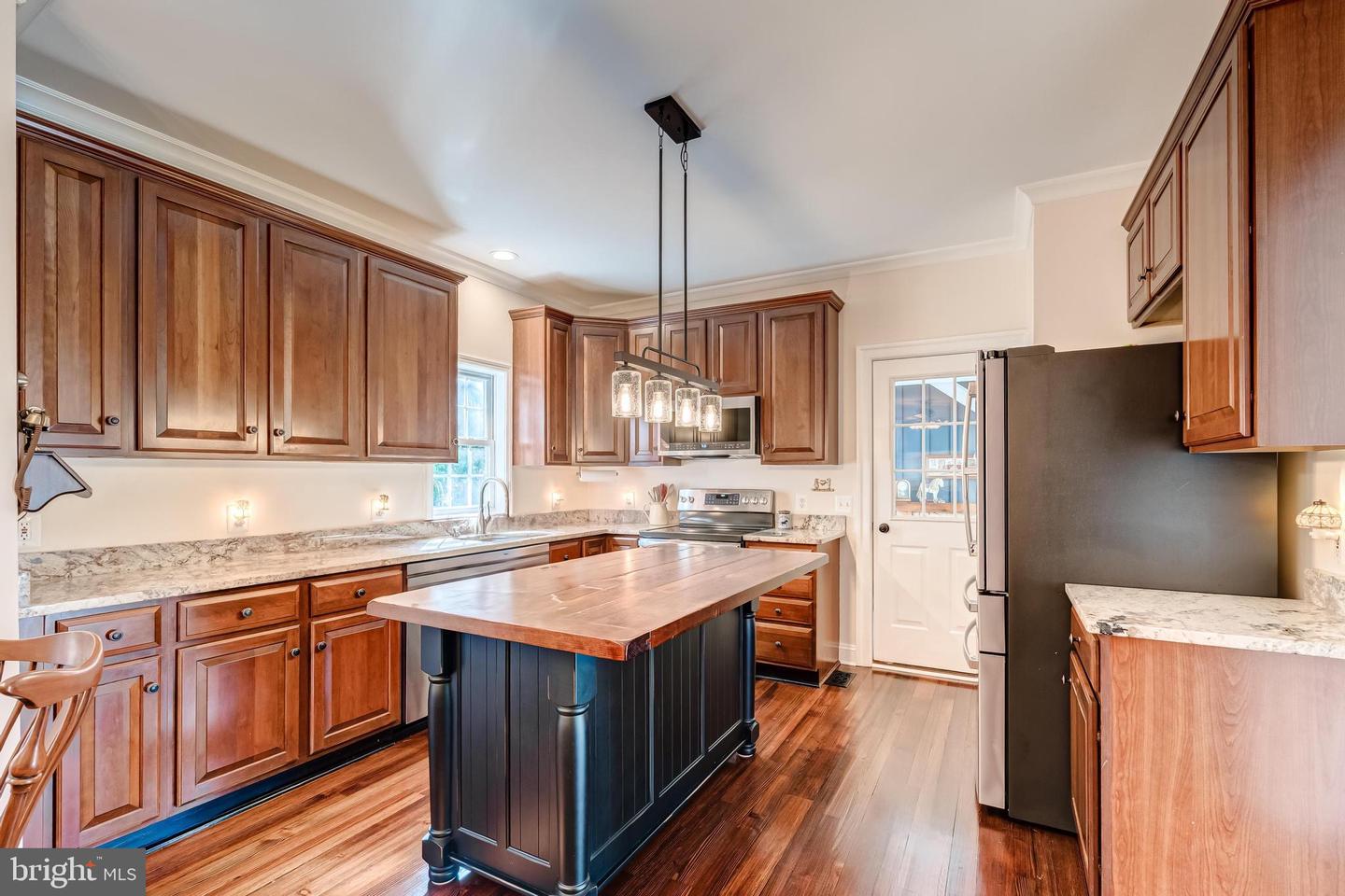 35330 SCOTLAND HEIGHTS RD, ROUND HILL, Virginia 20141, 5 Bedrooms Bedrooms, ,3 BathroomsBathrooms,Residential,For sale,35330 SCOTLAND HEIGHTS RD,VALO2103880 MLS # VALO2103880