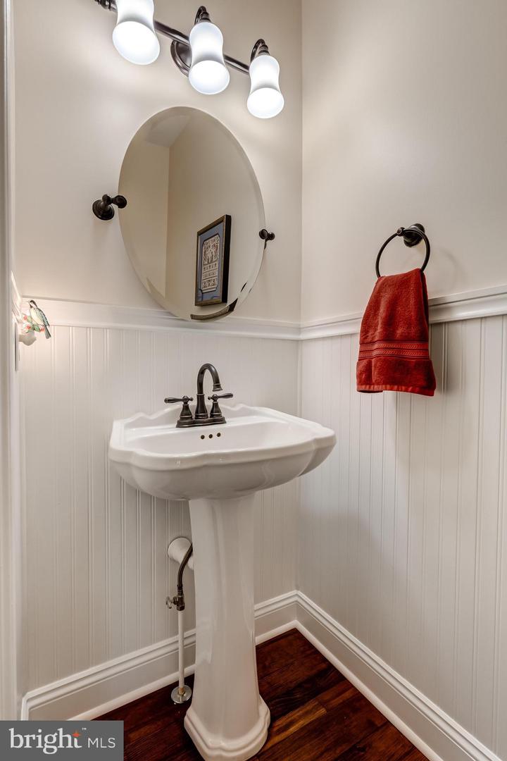 35330 SCOTLAND HEIGHTS RD, ROUND HILL, Virginia 20141, 5 Bedrooms Bedrooms, ,3 BathroomsBathrooms,Residential,For sale,35330 SCOTLAND HEIGHTS RD,VALO2103880 MLS # VALO2103880