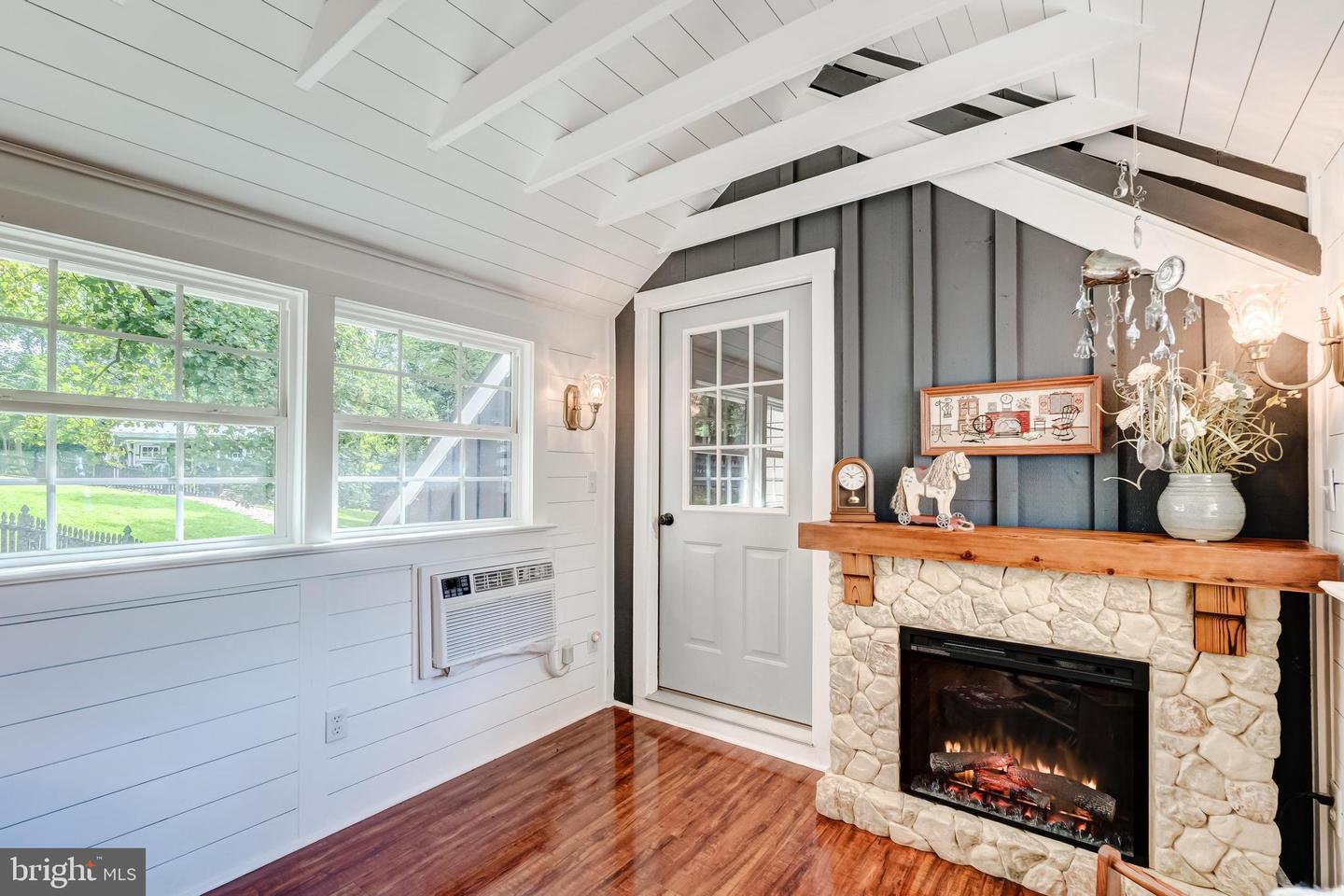 35330 SCOTLAND HEIGHTS RD, ROUND HILL, Virginia 20141, 5 Bedrooms Bedrooms, ,3 BathroomsBathrooms,Residential,For sale,35330 SCOTLAND HEIGHTS RD,VALO2103880 MLS # VALO2103880