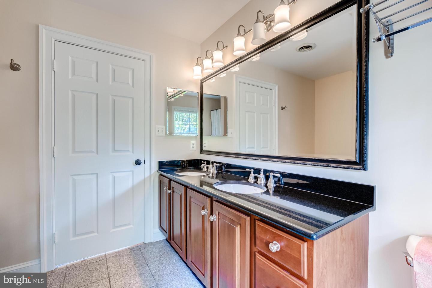 35330 SCOTLAND HEIGHTS RD, ROUND HILL, Virginia 20141, 5 Bedrooms Bedrooms, ,3 BathroomsBathrooms,Residential,For sale,35330 SCOTLAND HEIGHTS RD,VALO2103880 MLS # VALO2103880