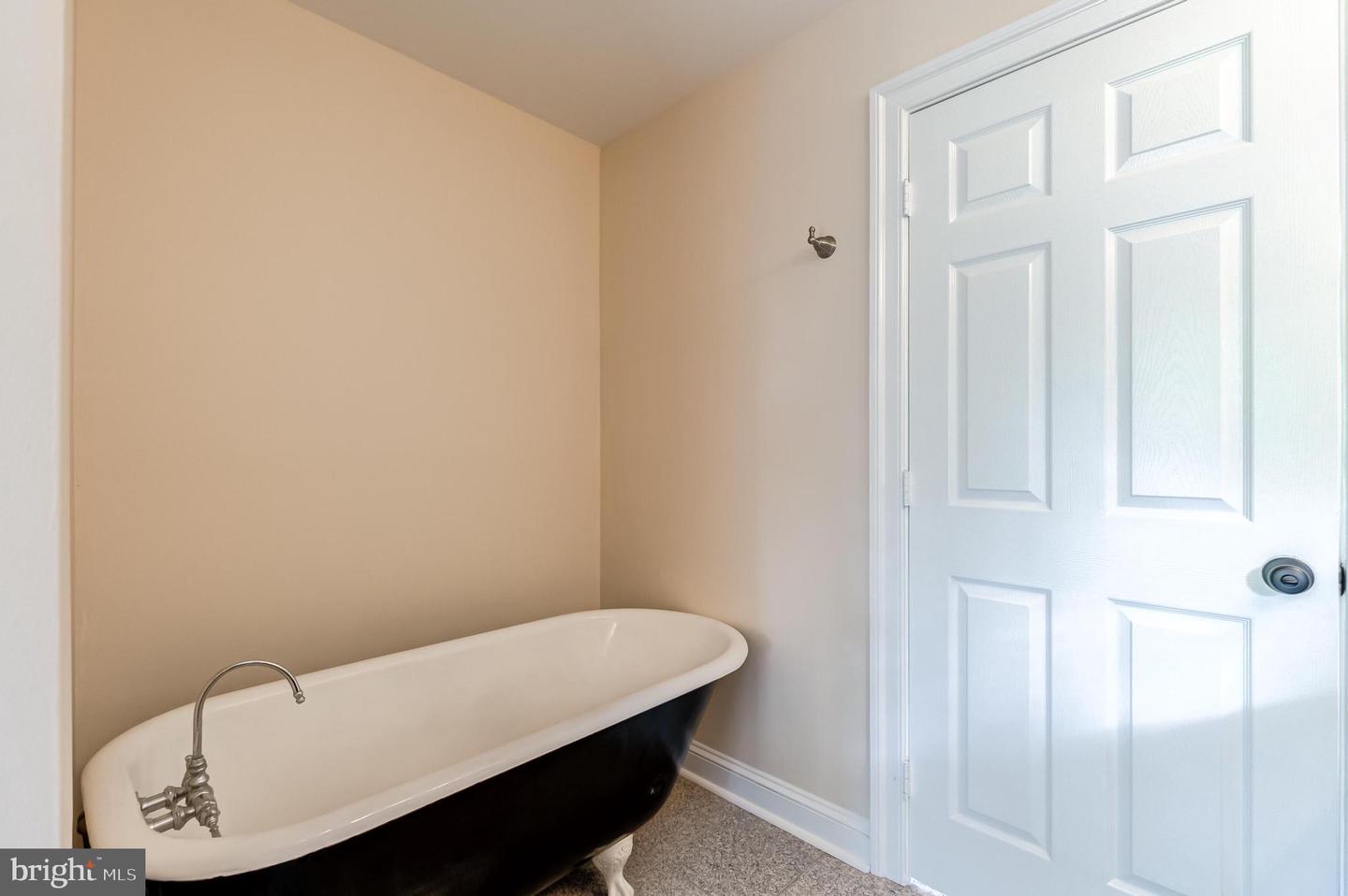 35330 SCOTLAND HEIGHTS RD, ROUND HILL, Virginia 20141, 5 Bedrooms Bedrooms, ,3 BathroomsBathrooms,Residential,For sale,35330 SCOTLAND HEIGHTS RD,VALO2103880 MLS # VALO2103880