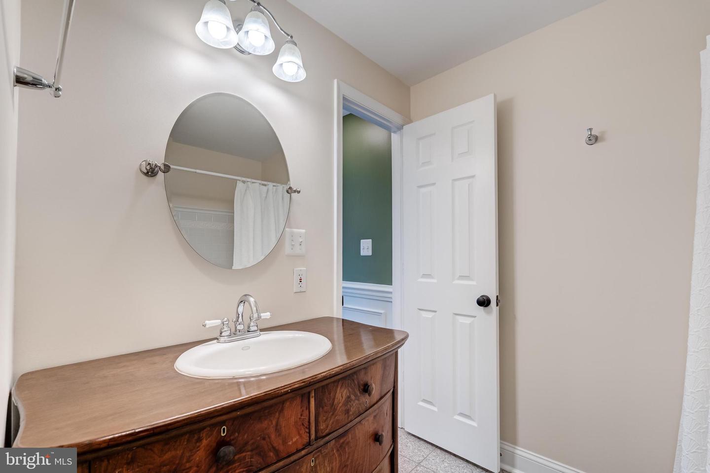 35330 SCOTLAND HEIGHTS RD, ROUND HILL, Virginia 20141, 5 Bedrooms Bedrooms, ,3 BathroomsBathrooms,Residential,For sale,35330 SCOTLAND HEIGHTS RD,VALO2103880 MLS # VALO2103880