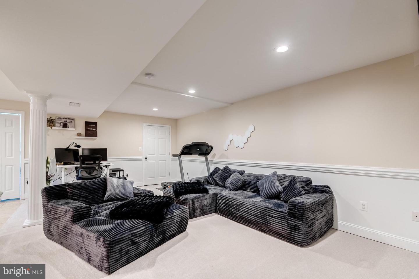 35330 SCOTLAND HEIGHTS RD, ROUND HILL, Virginia 20141, 5 Bedrooms Bedrooms, ,3 BathroomsBathrooms,Residential,For sale,35330 SCOTLAND HEIGHTS RD,VALO2103880 MLS # VALO2103880
