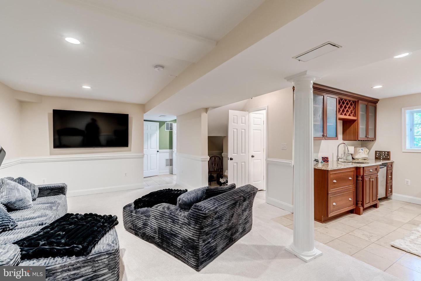 35330 SCOTLAND HEIGHTS RD, ROUND HILL, Virginia 20141, 5 Bedrooms Bedrooms, ,3 BathroomsBathrooms,Residential,For sale,35330 SCOTLAND HEIGHTS RD,VALO2103880 MLS # VALO2103880