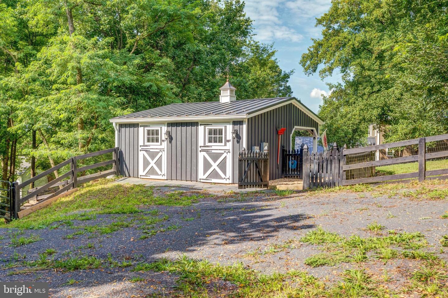35330 SCOTLAND HEIGHTS RD, ROUND HILL, Virginia 20141, 5 Bedrooms Bedrooms, ,3 BathroomsBathrooms,Residential,For sale,35330 SCOTLAND HEIGHTS RD,VALO2103880 MLS # VALO2103880