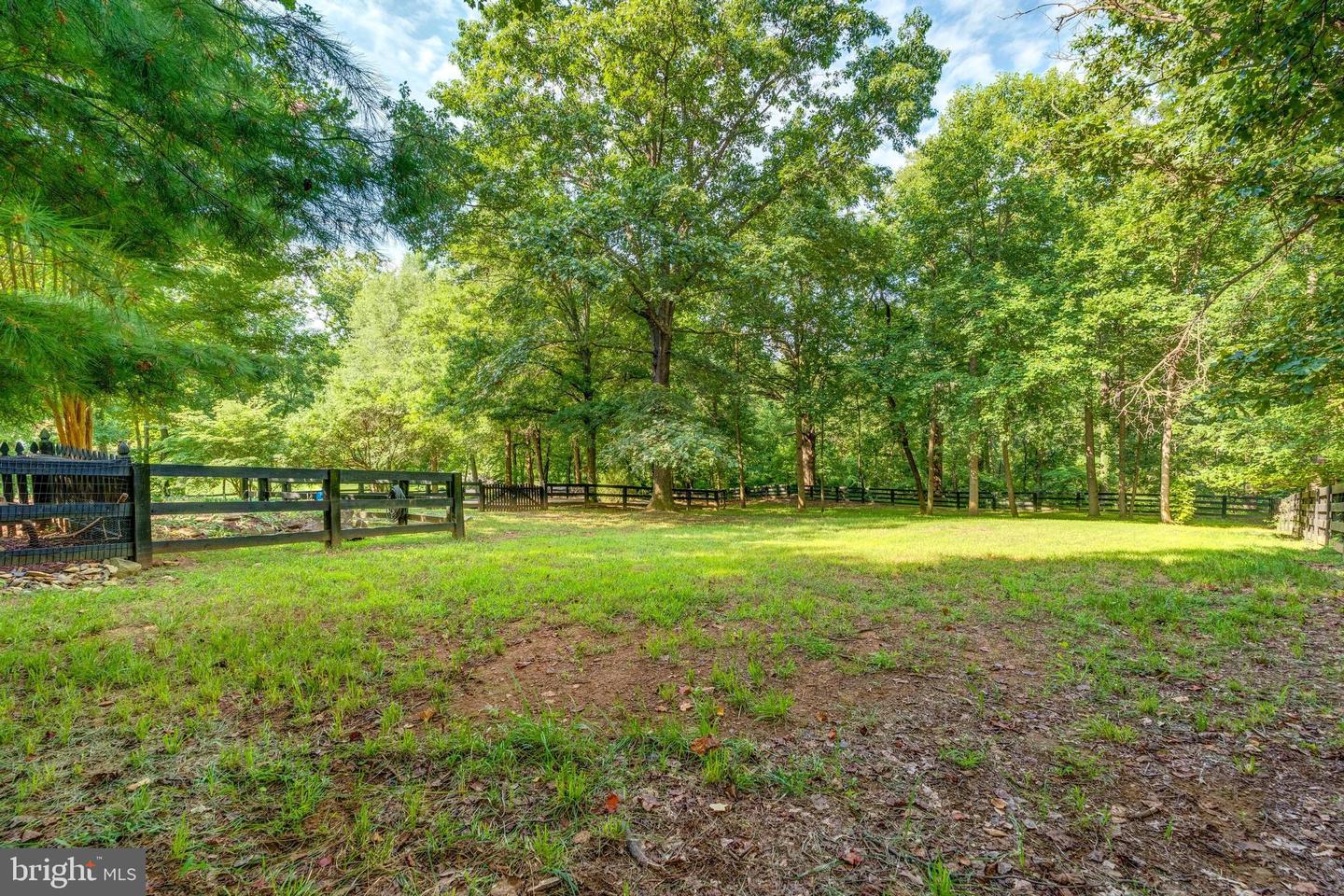 35330 SCOTLAND HEIGHTS RD, ROUND HILL, Virginia 20141, 5 Bedrooms Bedrooms, ,3 BathroomsBathrooms,Residential,For sale,35330 SCOTLAND HEIGHTS RD,VALO2103880 MLS # VALO2103880