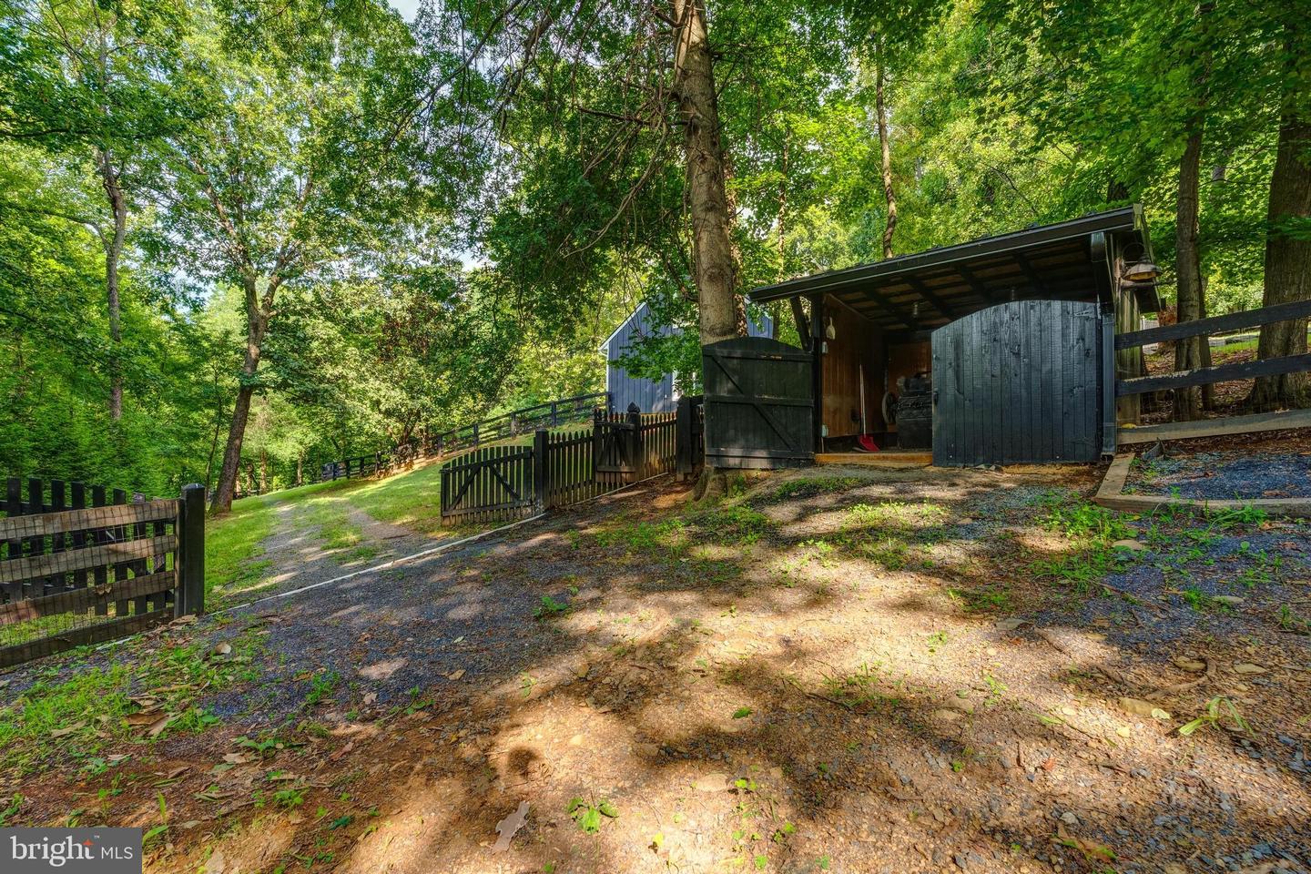 35330 SCOTLAND HEIGHTS RD, ROUND HILL, Virginia 20141, 5 Bedrooms Bedrooms, ,3 BathroomsBathrooms,Residential,For sale,35330 SCOTLAND HEIGHTS RD,VALO2103880 MLS # VALO2103880