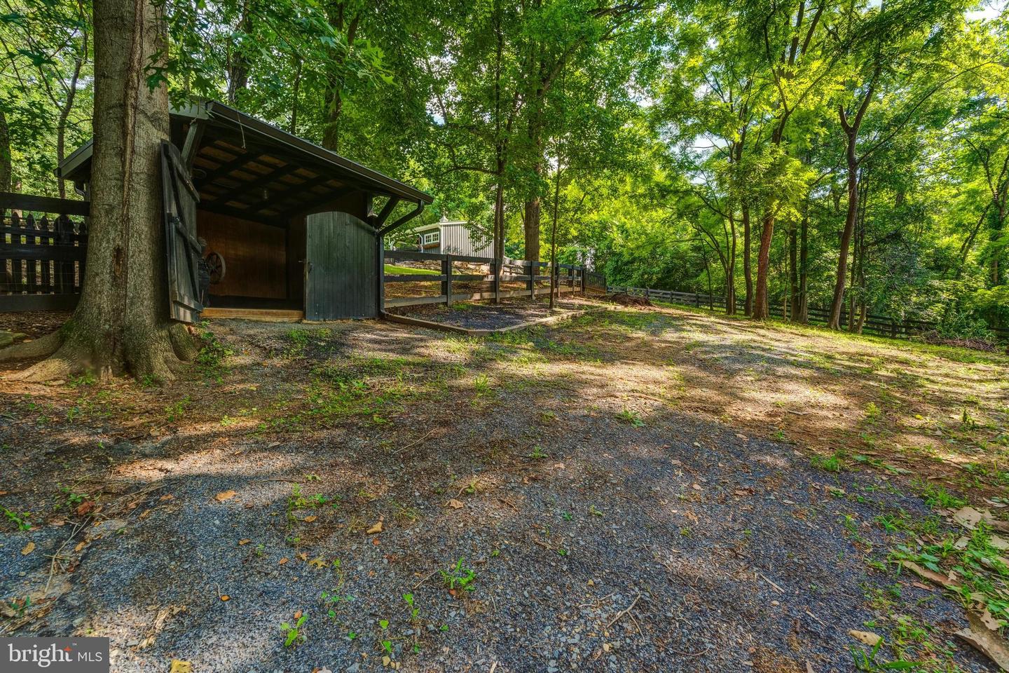 35330 SCOTLAND HEIGHTS RD, ROUND HILL, Virginia 20141, 5 Bedrooms Bedrooms, ,3 BathroomsBathrooms,Residential,For sale,35330 SCOTLAND HEIGHTS RD,VALO2103880 MLS # VALO2103880