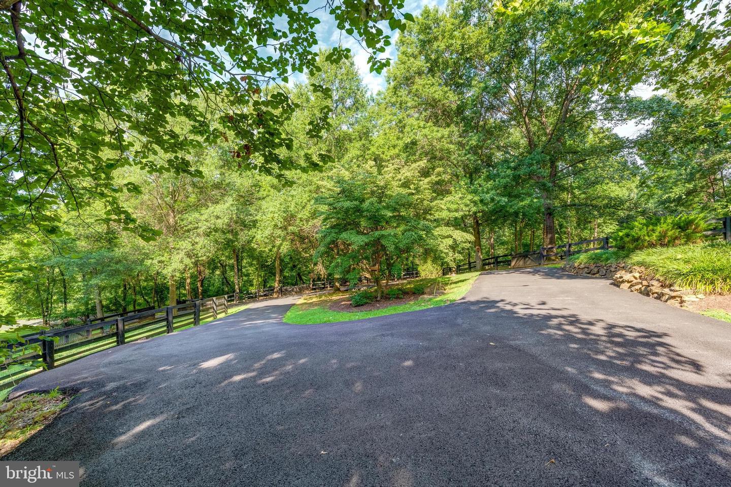 35330 SCOTLAND HEIGHTS RD, ROUND HILL, Virginia 20141, 5 Bedrooms Bedrooms, ,3 BathroomsBathrooms,Residential,For sale,35330 SCOTLAND HEIGHTS RD,VALO2103880 MLS # VALO2103880